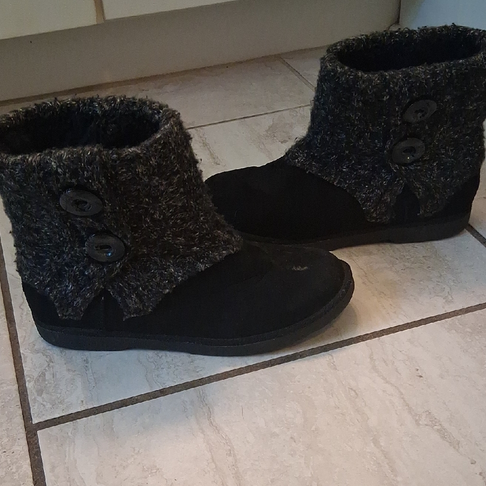 Chic Black and Gray Women's Winter Boots